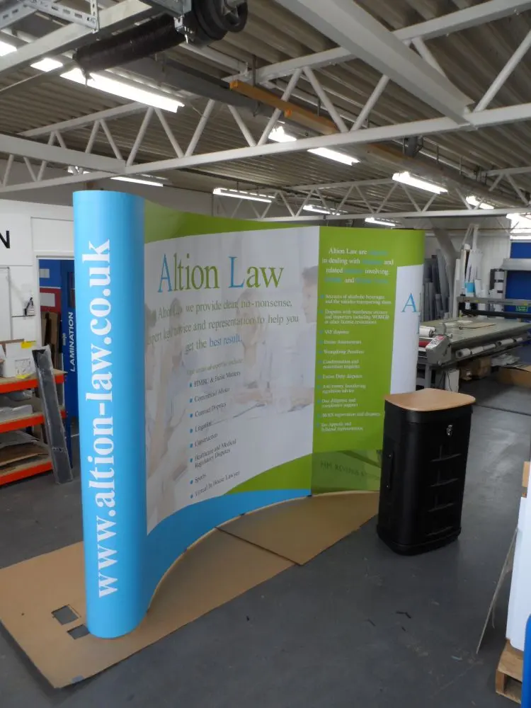 Curved exhibition display