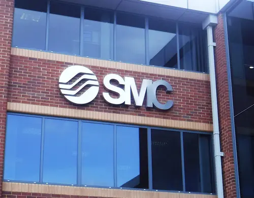 Extruded letters sign